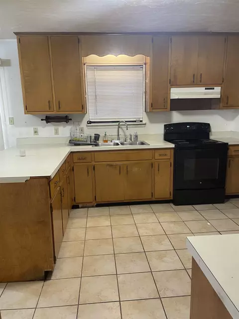 Kitchen - 416 W Hargrove St, Perry, FL 32347 photo 2 of 4