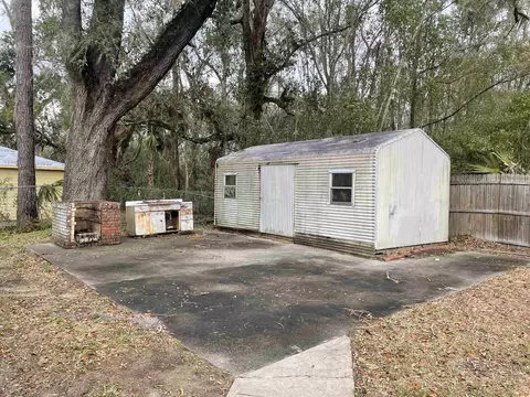 Exterior - 416 W Hargrove St, Perry, FL 32347 photo 6 of 9
