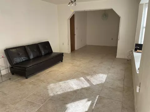 Living - 416 W Hargrove St, Perry, FL 32347 photo 1 of 2