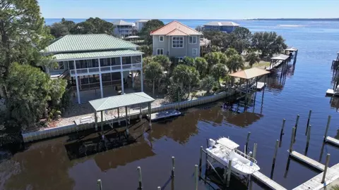 42 Blue Crab Ln, Panacea, FL 32346