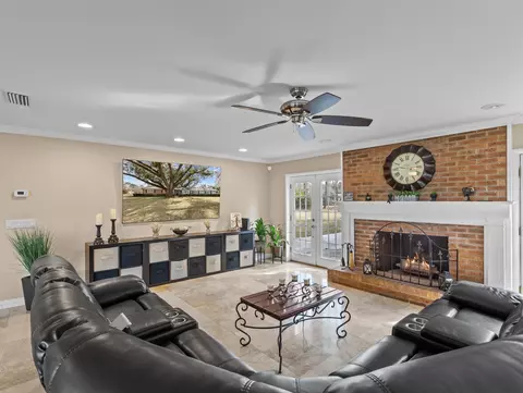Living - 1953 Holt Rd, Perry, FL 32348 photo 5 of 5