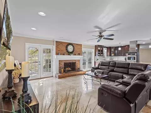 Living - 1953 Holt Rd, Perry, FL 32348 photo 2 of 5
