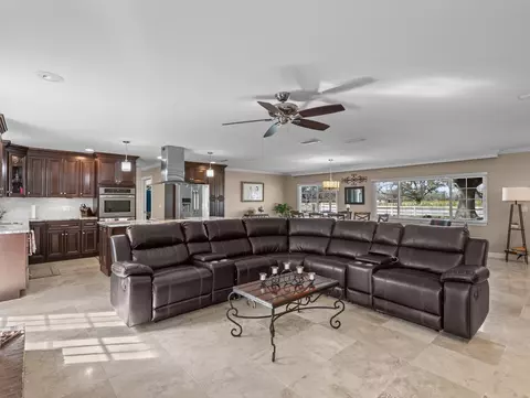 Living - 1953 Holt Rd, Perry, FL 32348 photo 3 of 5