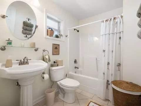 Bath - 20400 Ponce De Leon Rd, Perry, FL 32348 photo 2 of 2
