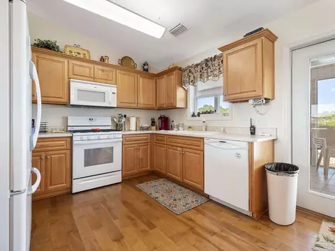 Kitchen - 20400 Ponce De Leon Rd, Perry, FL 32348 photo 2 of 3