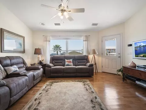 Living - 20400 Ponce De Leon Rd, Perry, FL 32348 photo 2 of 3