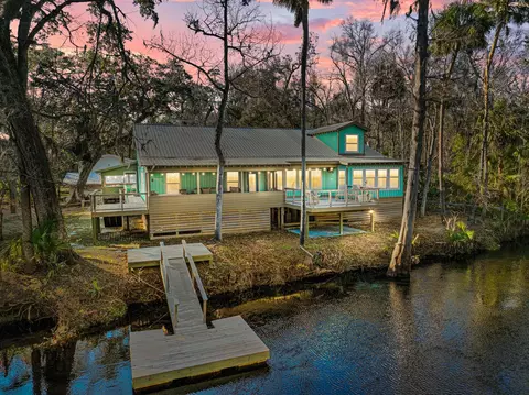 Exterior - 1720 NE Cedar St, Steinhatchee, FL 32359 photo 2 of 10