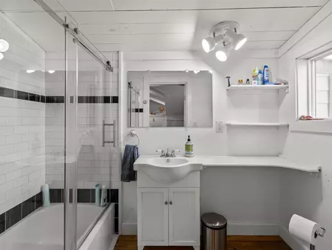 Bath - 1720 NE Cedar St, Steinhatchee, FL 32359 photo 5 of 5