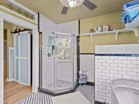 Bath - 1720 NE Cedar St, Steinhatchee, FL 32359 photo 4 of 5