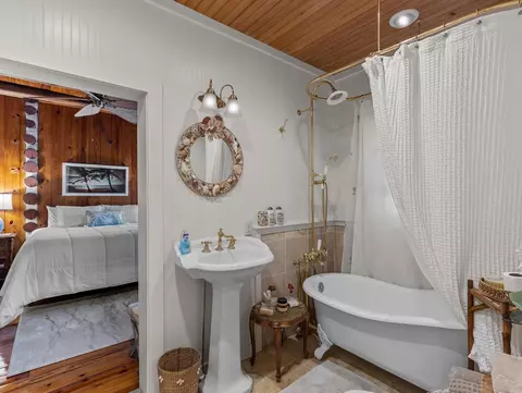 Bath - 1710 SE First Ave, Steinhatchee, FL 32359 photo 1 of 5