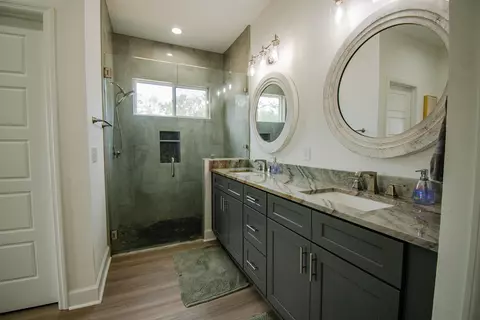 Bath - 761 Tyson Rd, Lamont, FL 32336 photo 2 of 4