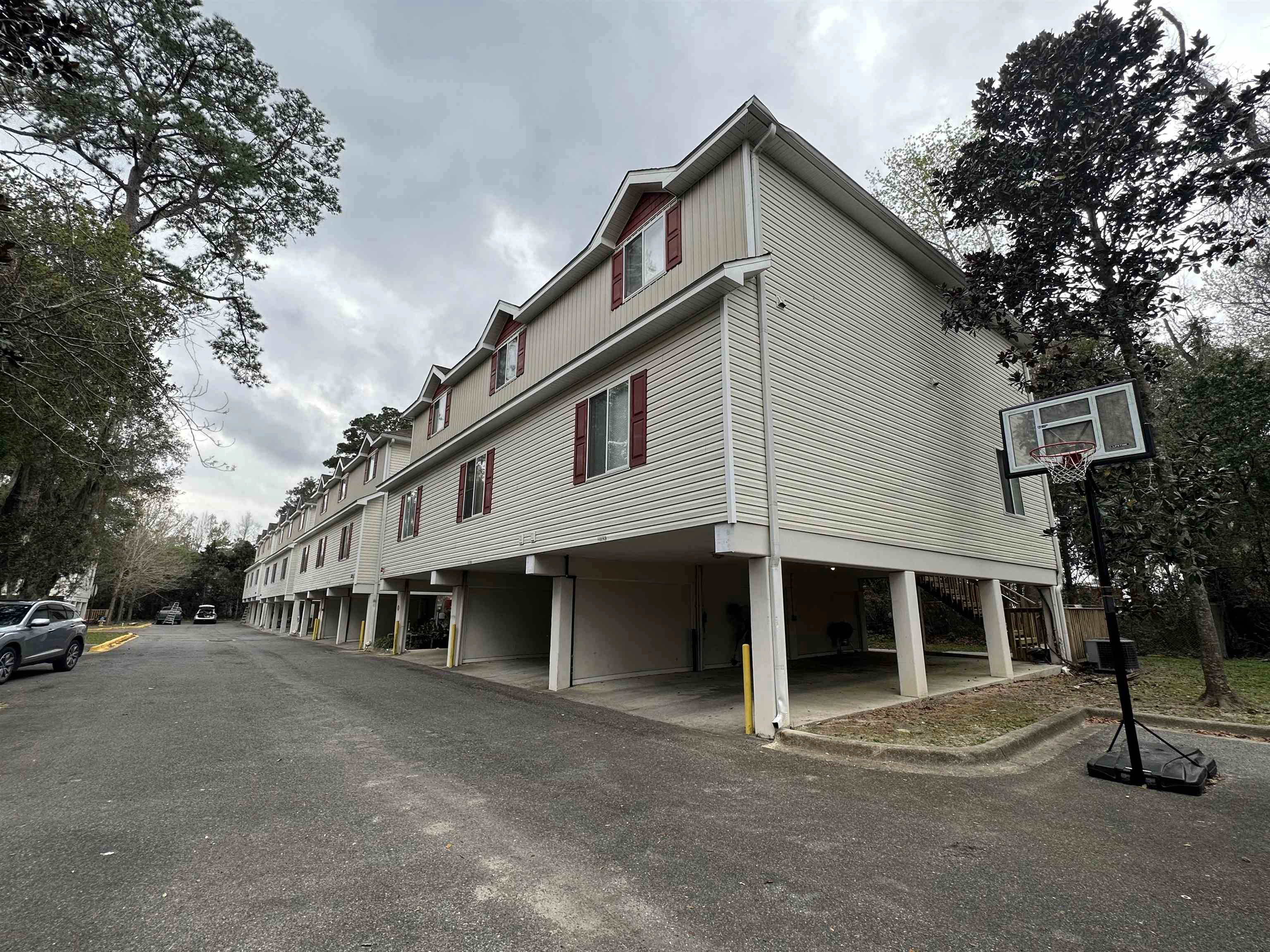 2601 Mckeithen Ct Unit 1-17  