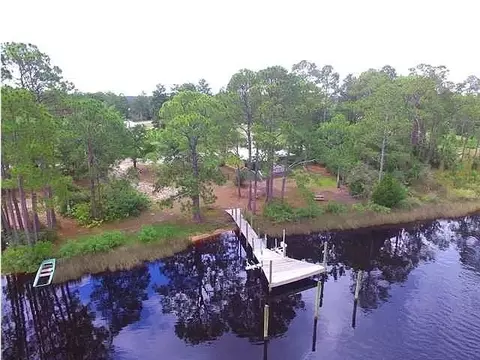 503 Riverview Dr, Carrabelle, FL 32322 photo 1