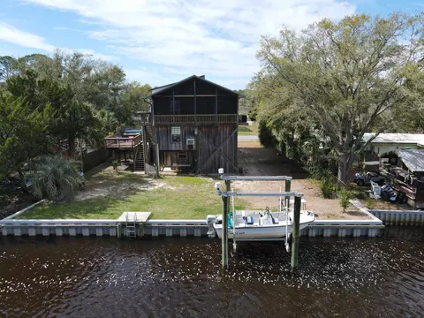 7 Blue Crab Ln, Panacea, FL 32346