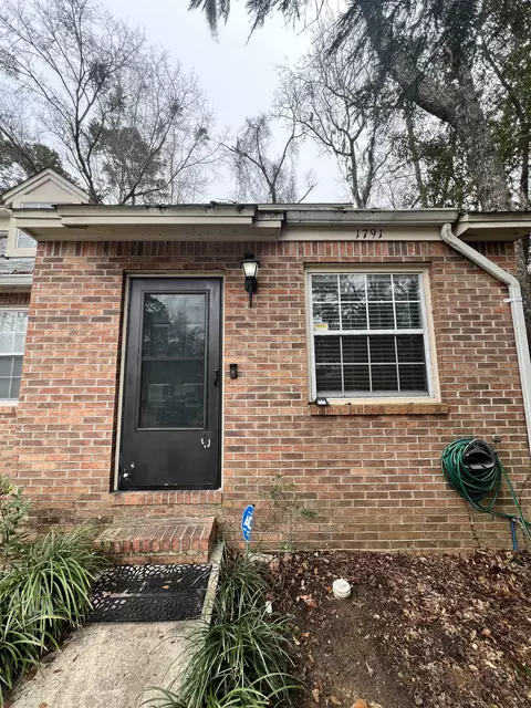 1791 Falconcrest Dr, Tallahassee, FL 32303
