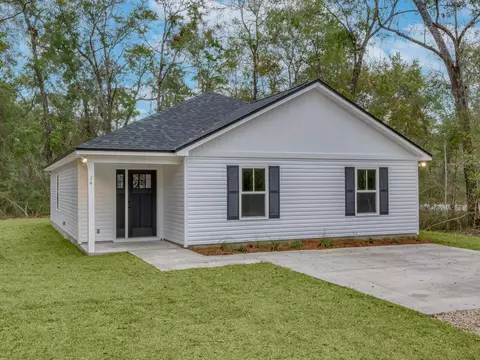 32 Imaginary Ln, Crawfordville, FL 32327