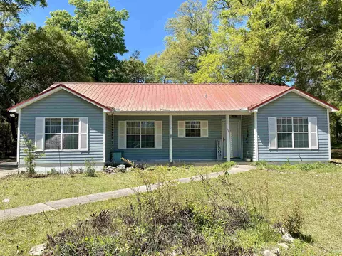 32 Sarah Ct, Crawfordville, FL 32327