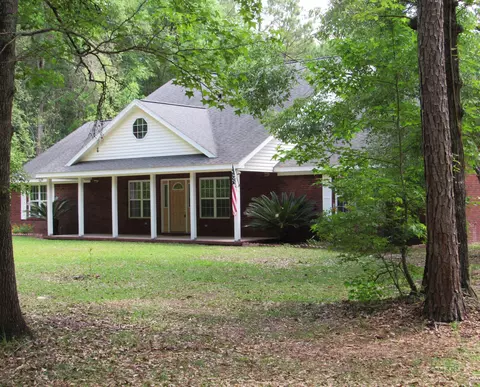 360 Sweetwater Cir, Crawfordville, FL 32327