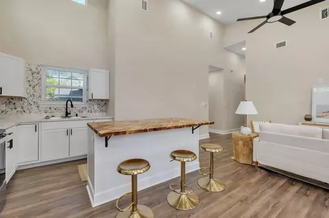 Kitchen - 518 Thomas St, Quincy, FL 32351 photo 2 of 4