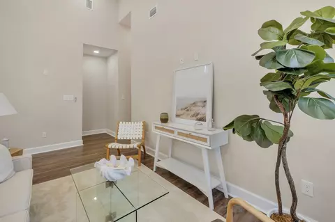 Living - 518 Thomas St, Quincy, FL 32351 photo 2 of 5