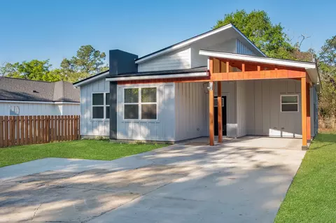 Exterior - 518 Thomas St, Quincy, FL 32351 photo 2 of 3