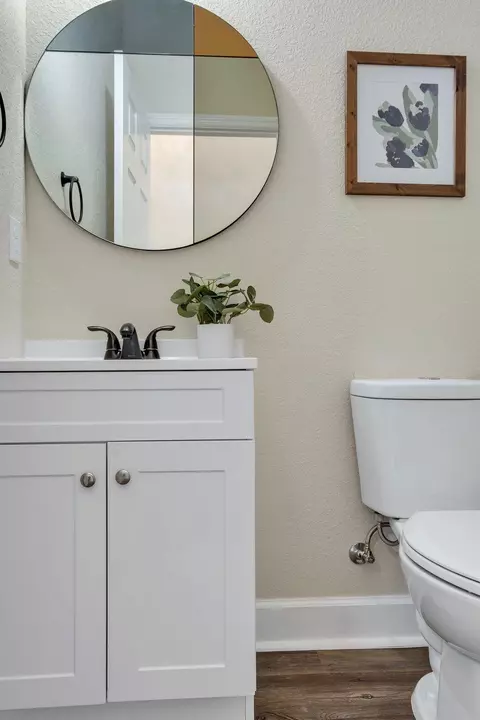 Bath - 518 Thomas St, Quincy, FL 32351 photo 2 of 6