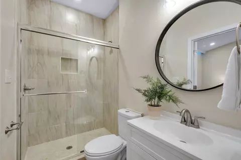 Bath - 518 Thomas St, Quincy, FL 32351 photo 4 of 6