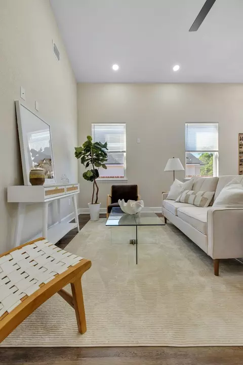 Living - 518 Thomas St, Quincy, FL 32351 photo 3 of 5