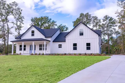 106 Country Club Dr, Crawfordville, FL 32327