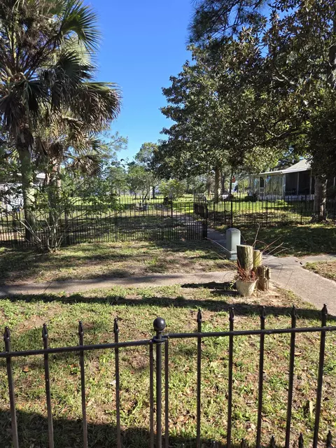 Exterior - 50 Pine St # -2, Lanark Village, FL 32323 photo 3 of 10