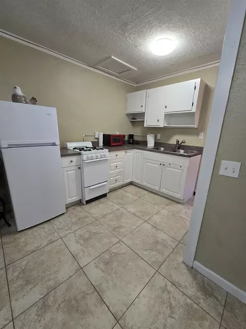 Kitchen - 50 Pine St # -2, Lanark Village, FL 32323 photo 5 of 7