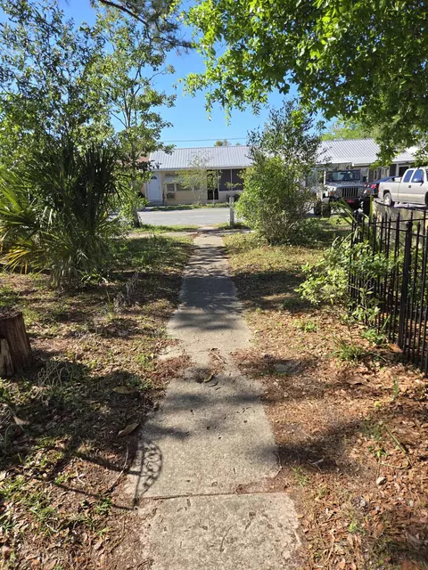 Exterior - 50 Pine St # -2, Lanark Village, FL 32323 photo 10 of 10