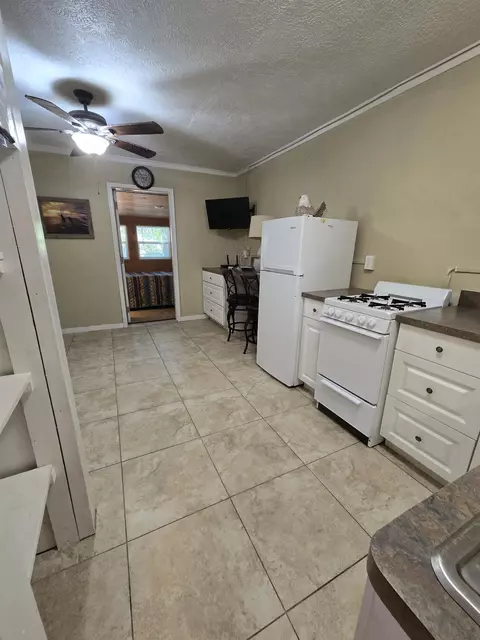 Kitchen - 50 Pine St # -2, Lanark Village, FL 32323 photo 6 of 7