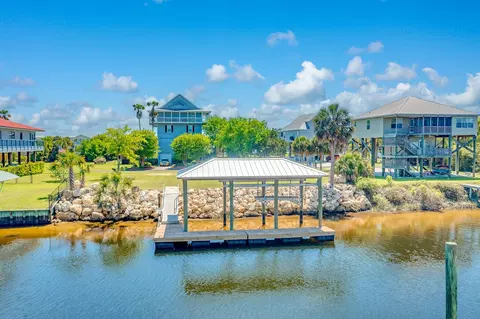 22 Royster Dr, Shell Point, FL 32327