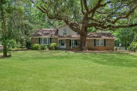 2325 Tour Eiffel Dr, Tallahassee, FL 32308