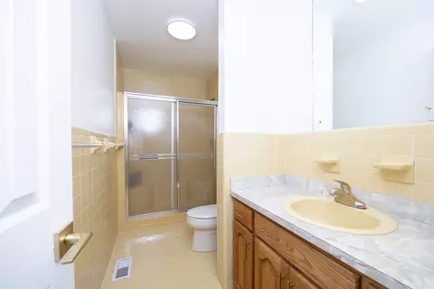 Bath - 444 SE Bisbee Loop, Lee, FL 32059 photo 3 of 4