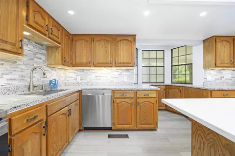 Kitchen - 444 SE Bisbee Loop, Lee, FL 32059 photo 2 of 5