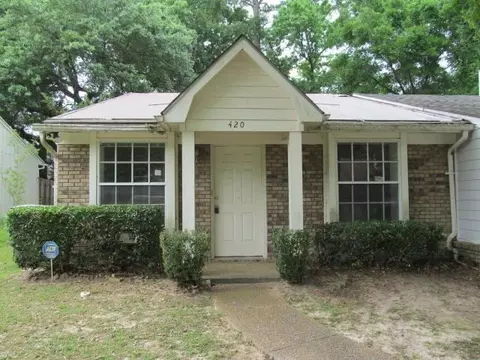 420 E Richview Park Cir, Tallahassee, FL 32301