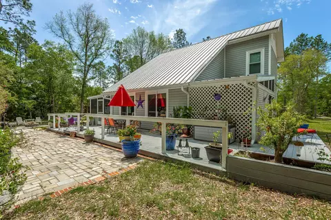 107 Wildlife Ln, Crawfordville, FL 32327