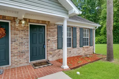 16 Guinevere Ln #A, Crawfordville, FL 32327