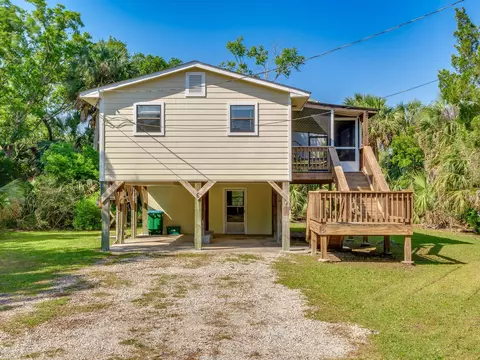 6 Gator Trl, Crawfordville, FL 32327