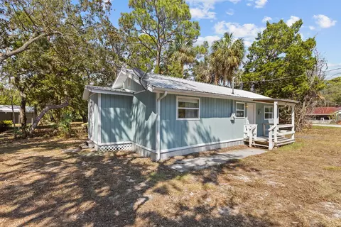 Exterior - 207 SE Ninth St, Steinhatchee, FL 32359 photo 4 of 10