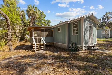 Exterior - 207 SE Ninth St, Steinhatchee, FL 32359 photo 5 of 10