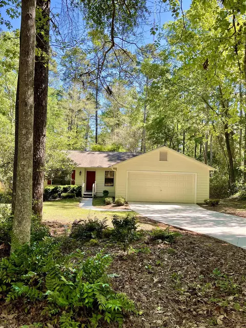8394 Chickasaw Trl, Tallahassee, FL 32312