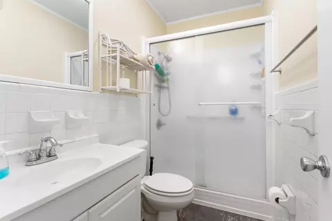 Bath - 610 Plantation Rd, Perry, FL 32348 photo 3 of 7