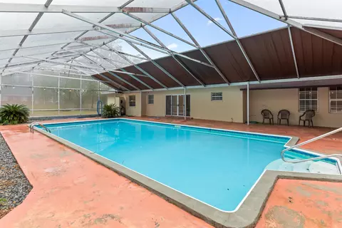 Exterior - 610 Plantation Rd, Perry, FL 32348 photo 4 of 13