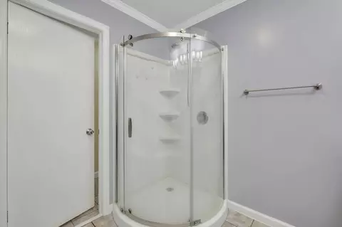 Bath - 610 Plantation Rd, Perry, FL 32348 photo 7 of 7
