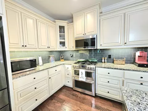 Kitchen - 5876 Bascom Dr, Tallahassee, FL 32309 photo 4 of 6
