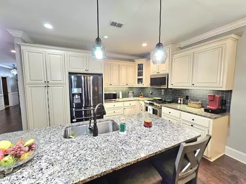 Kitchen - 5876 Bascom Dr, Tallahassee, FL 32309 photo 5 of 6