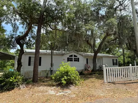 657 Pine St, Panacea, FL 32346